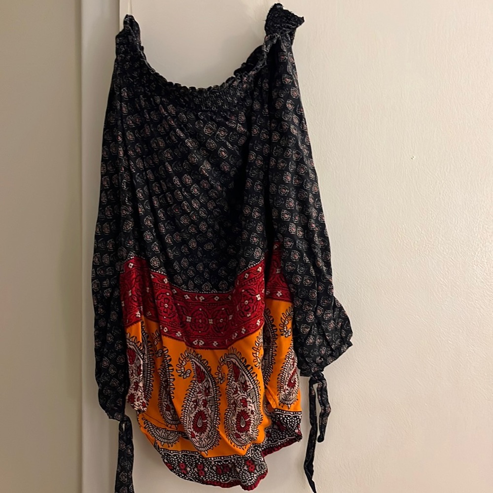 Off the shoulder long sleeved patterned top